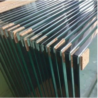 Padel Courtin karkaistu lasi